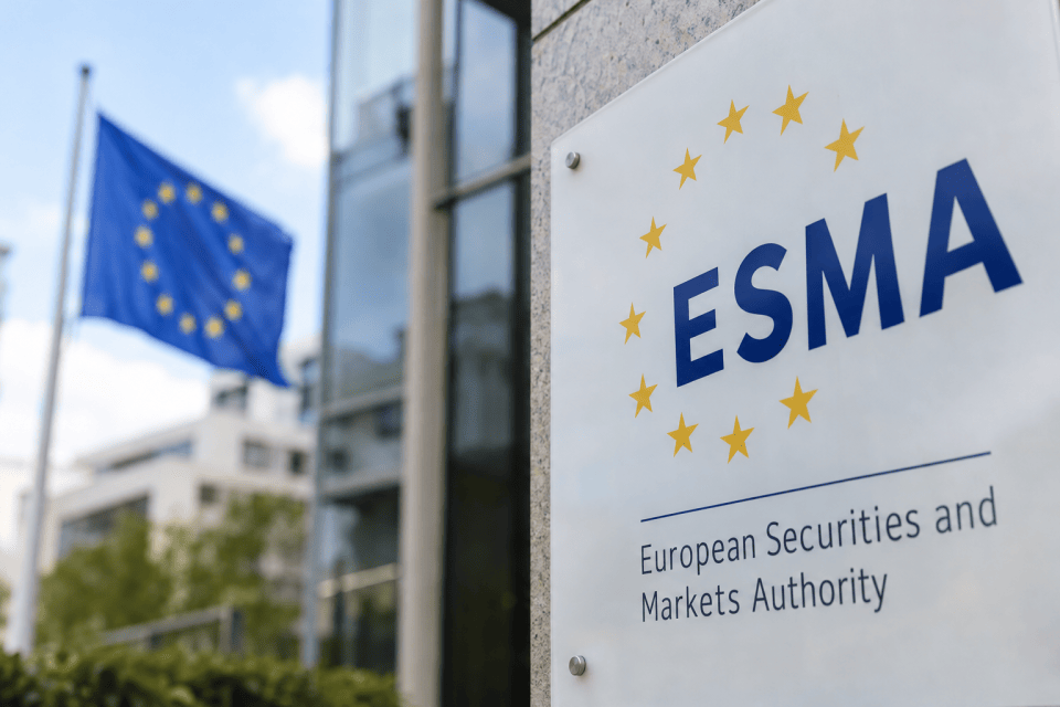 ESMA wil stablecoins zonder MiCA-vergunning van Europese cryptobeurzen weren
