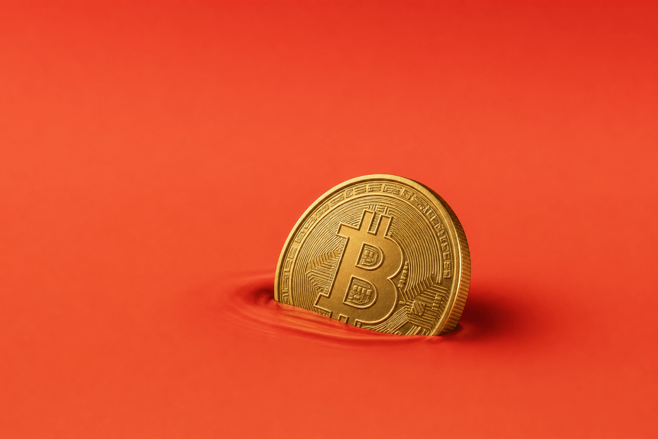 Bitcoin zakt na sterk banencijfer: markt rekent nu op renteverhoging
